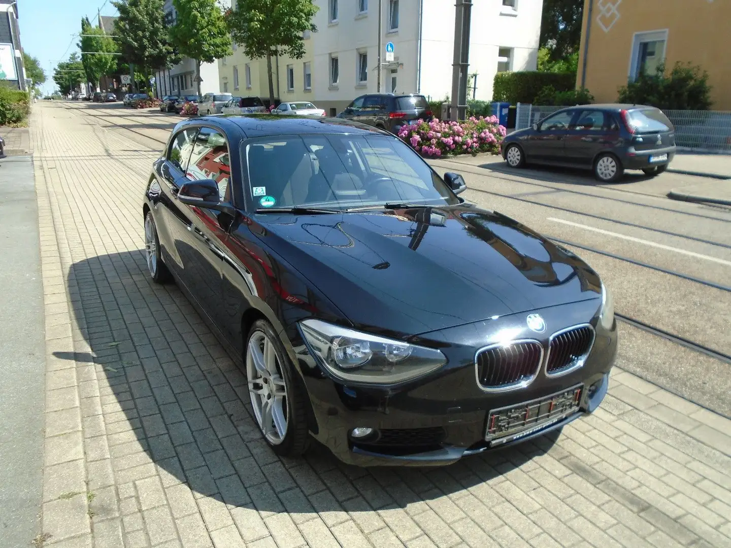 BMW 116 d EfficientDynamics Schwarz - 1