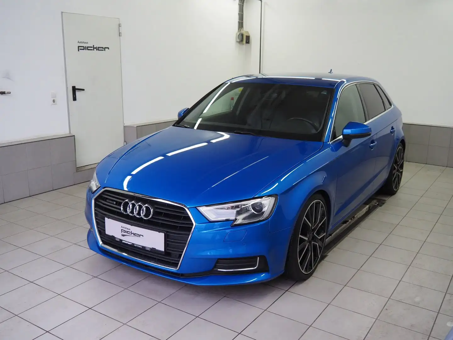 Audi A3 Audi A3 SB 2.0 TDI qu. intense Blau - 1