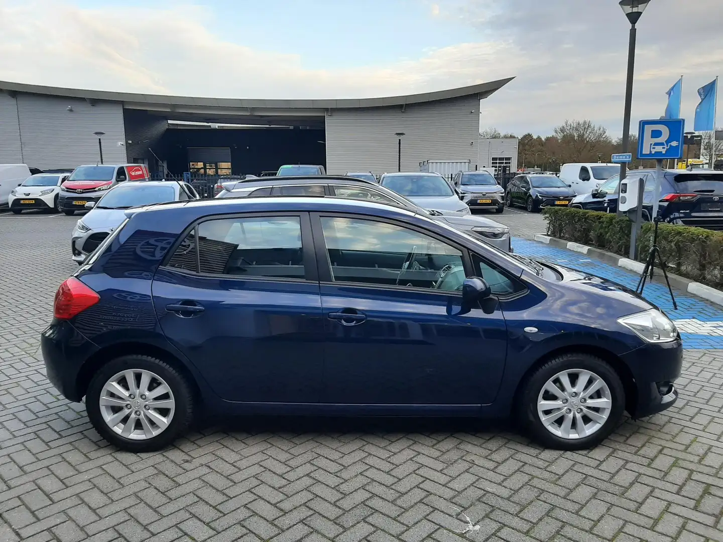 Toyota Auris 1.6-16V LUNA BUSINESS AUTOMAAT 5-DEURS NL-AUTO TRE Bleu - 2