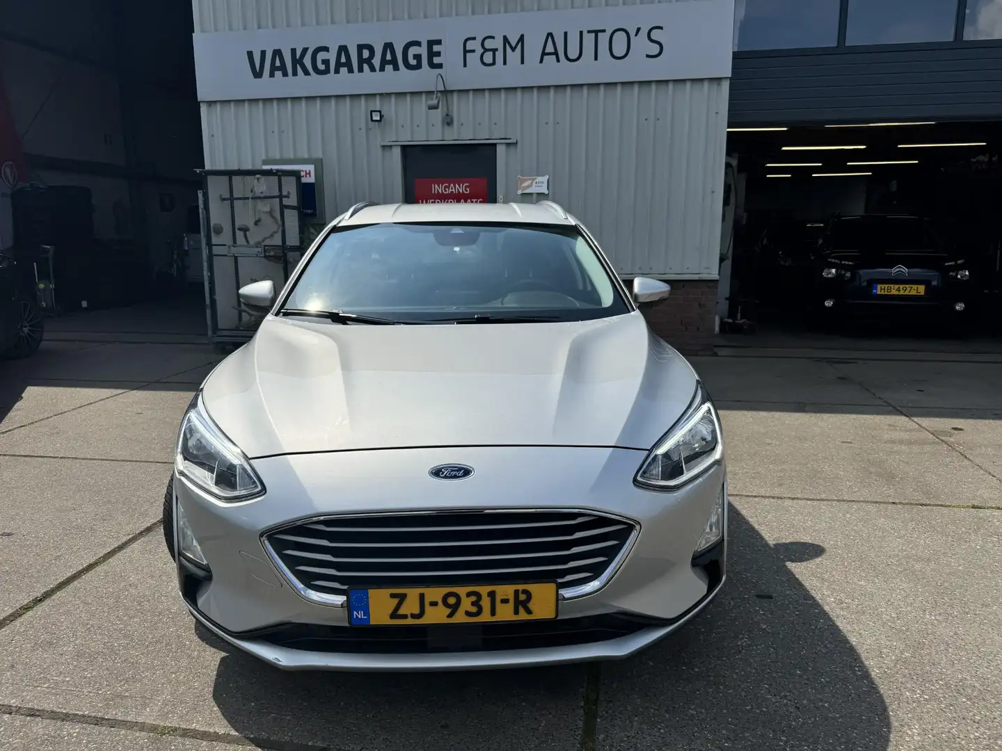 Ford Focus Wagon 1.0 EcoBoost Trend Edition Business Grey - 2