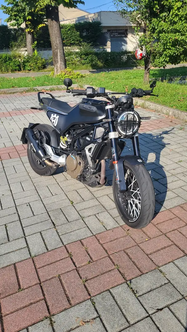 Husqvarna Svartpilen 401 Fekete - 1