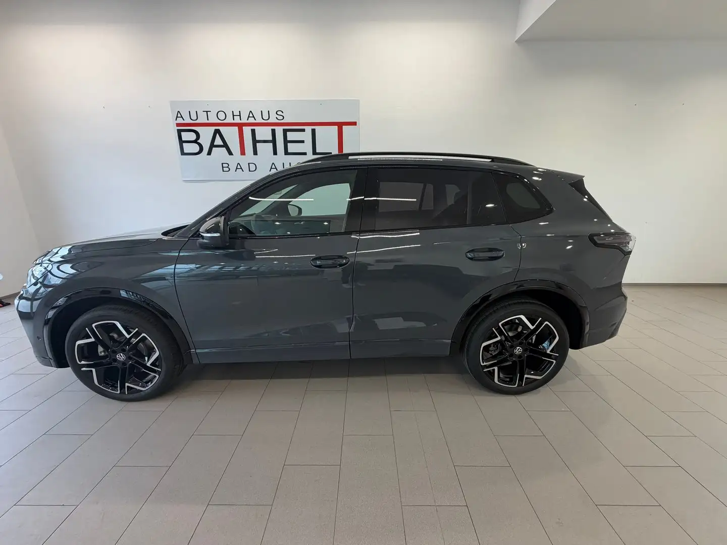 Volkswagen Tiguan R-Line TDI 4MOTION DSG Grau - 2