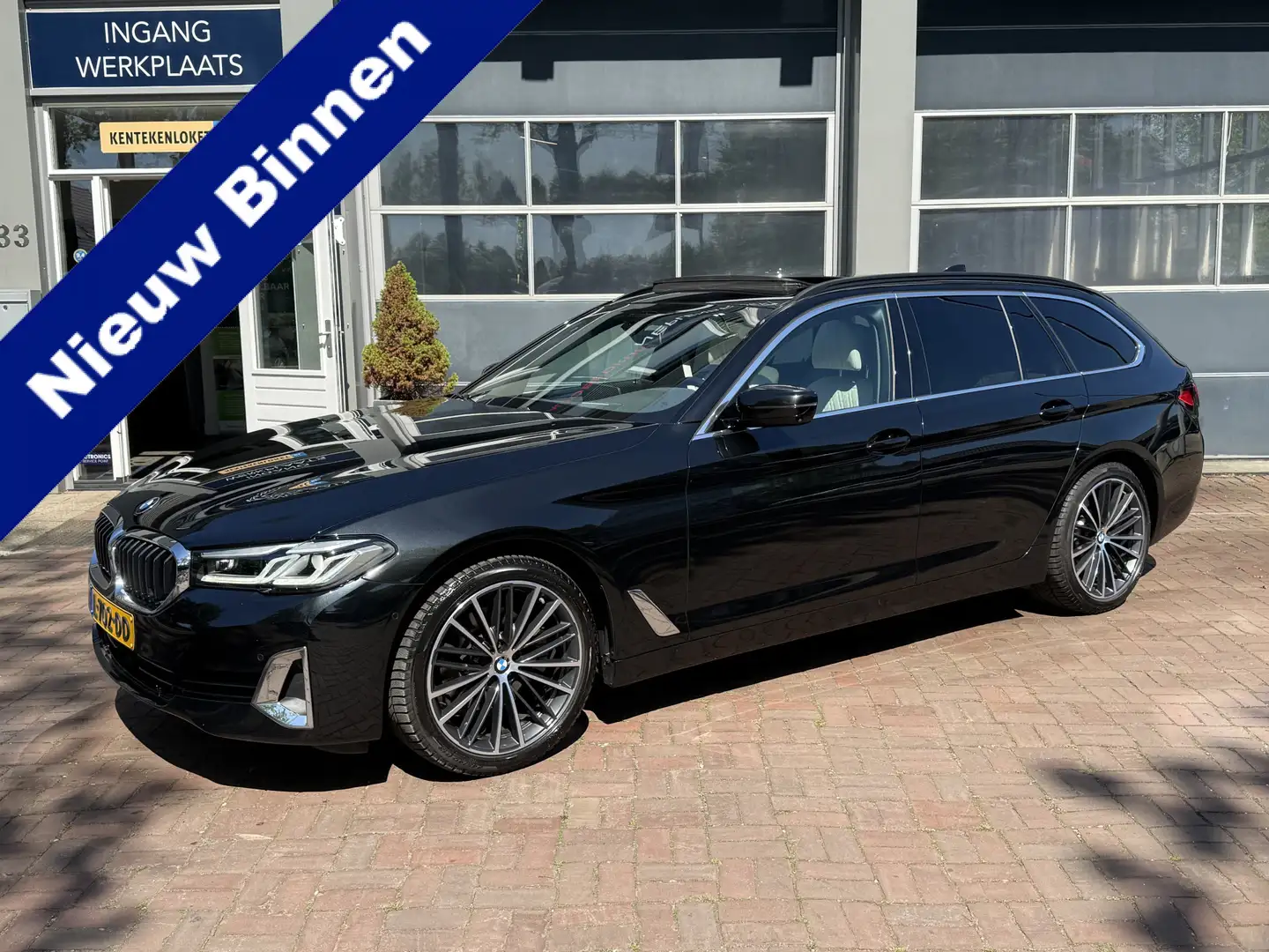 BMW 520 5-serie Touring 520i High Executive | Pano | Leder Zwart - 1