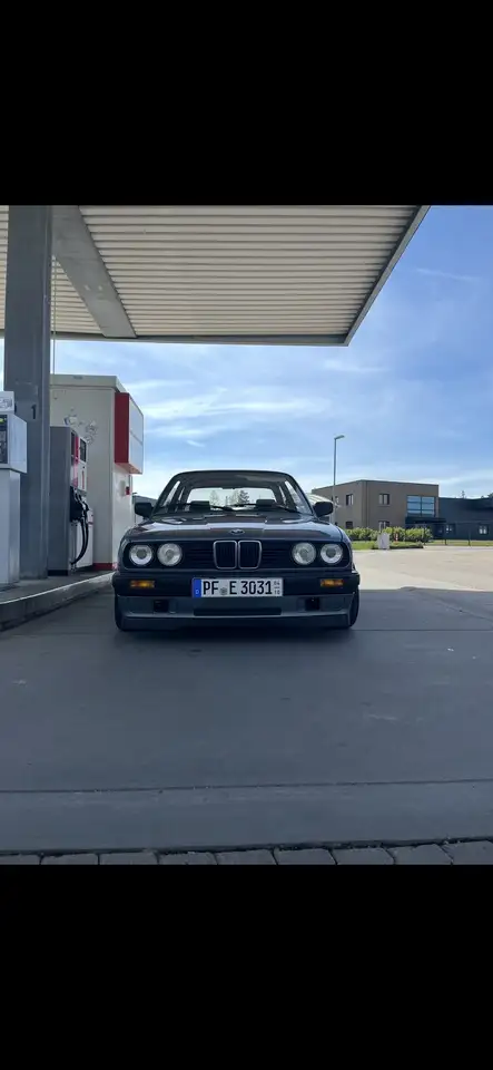 BMW 318i, foto 2