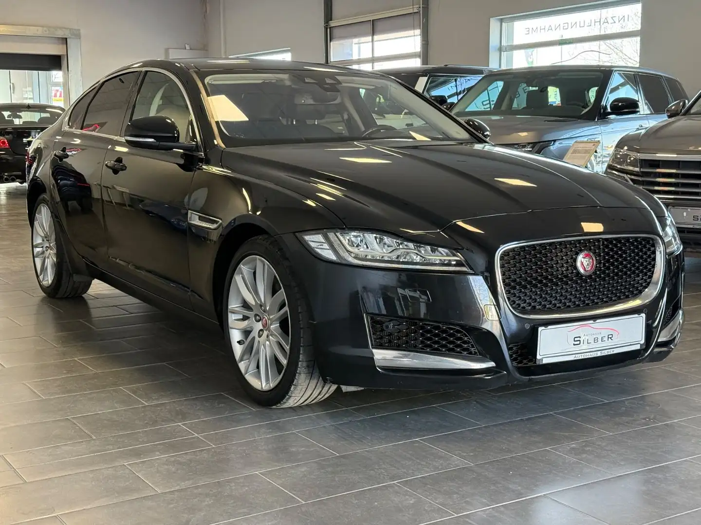 Jaguar XF 30d Prestige Head-Up/Pano/Kamera/LEDs/TotWink Noir - 2