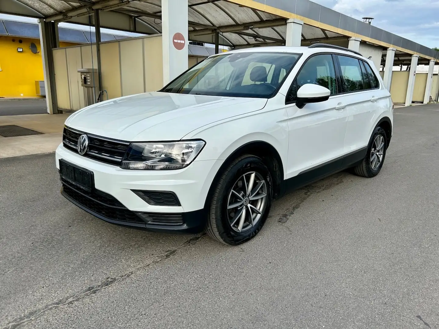Volkswagen Tiguan 2,0 TDI Trendline *Pickerl neu* Bianco - 1