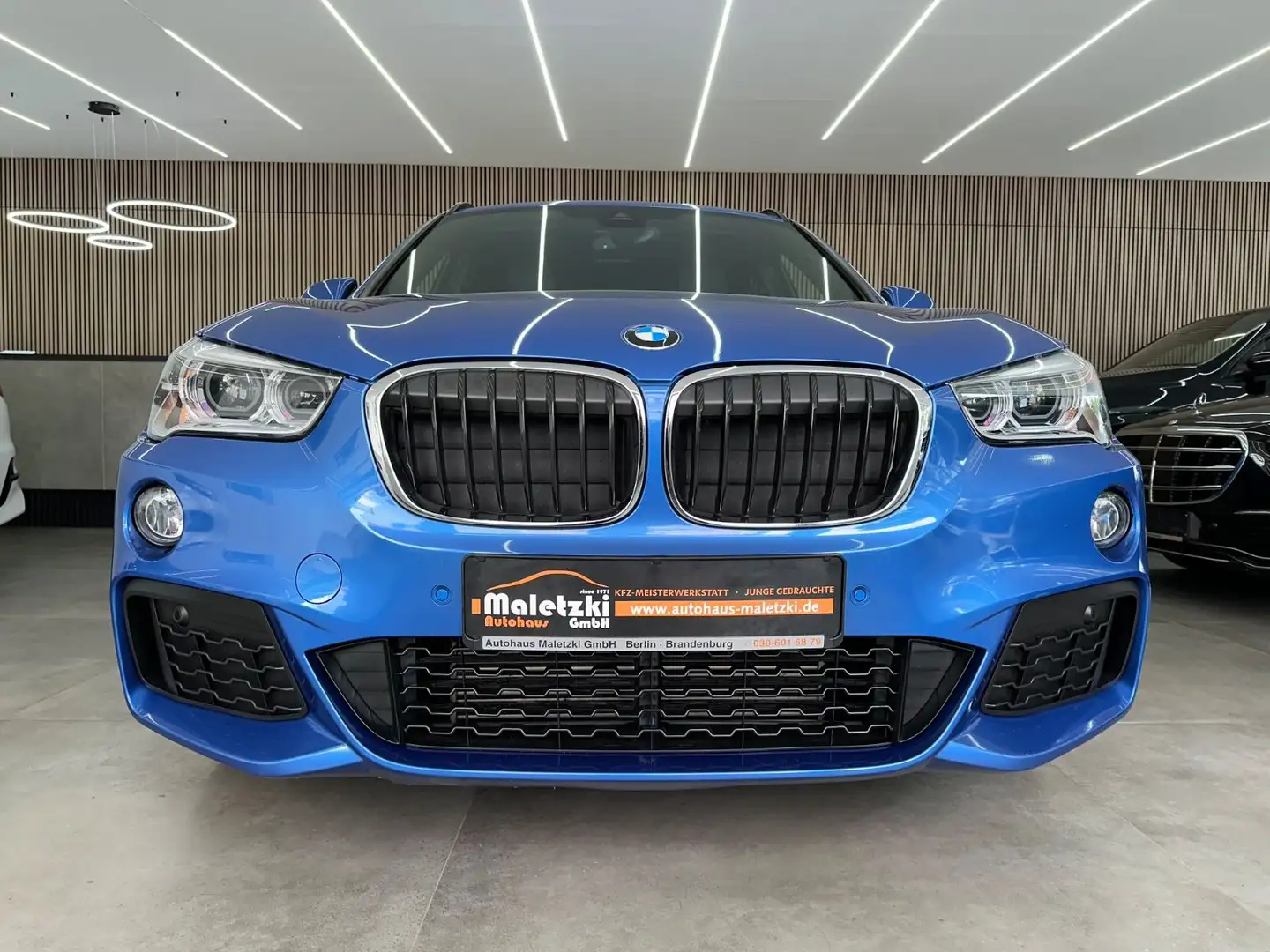 BMW X1 18d xDrive M Sport*LED*El.Heckklappe*Lenk.Hz* Albastru - 2