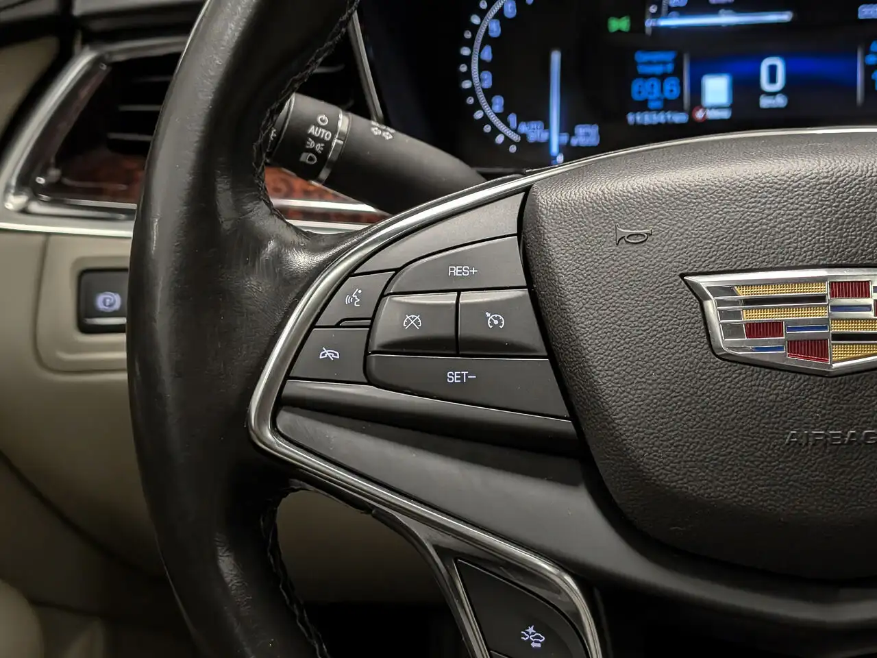 Cadillac XT5 снимка Cadillac XT5