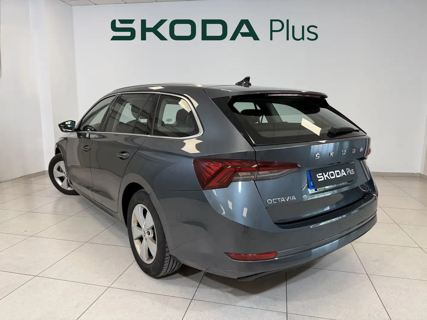 Skoda Octavia Combi 2.0TDI Ambition DSG 110kW Gris - 2