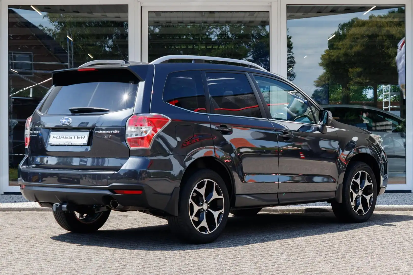 Subaru Forester 2.0 CVT Executive | Navigatie | Trekhaak | Dealer Grey - 2