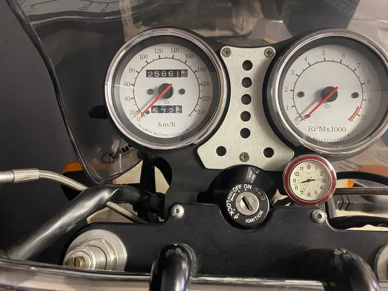 Triumph Speed Triple 900