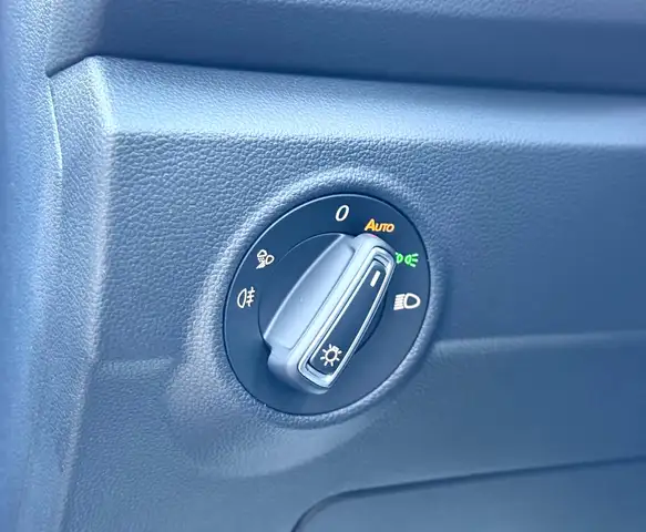 Volkswagen T-Roc view 14