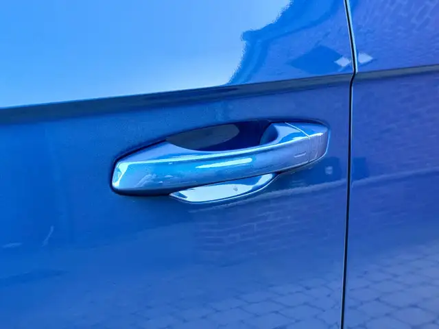 Volkswagen T-Roc view 6