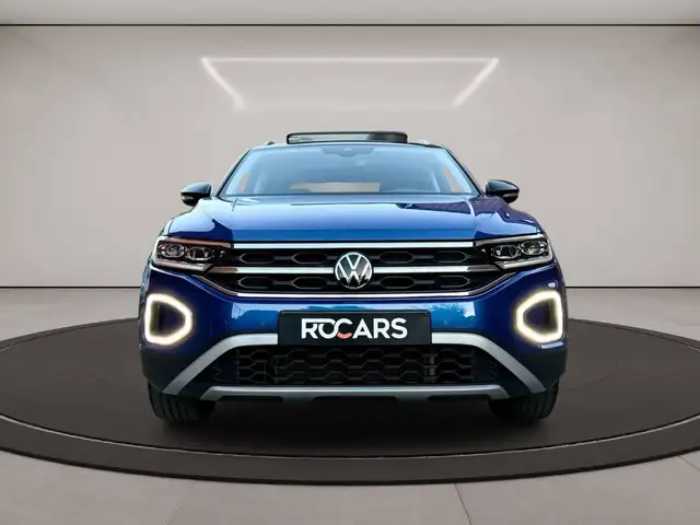 Volkswagen T-Roc view 2