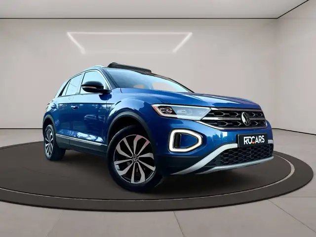 Volkswagen T-Roc view 3