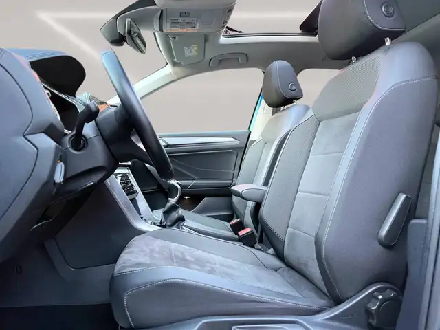 Volkswagen T-Roc view 15