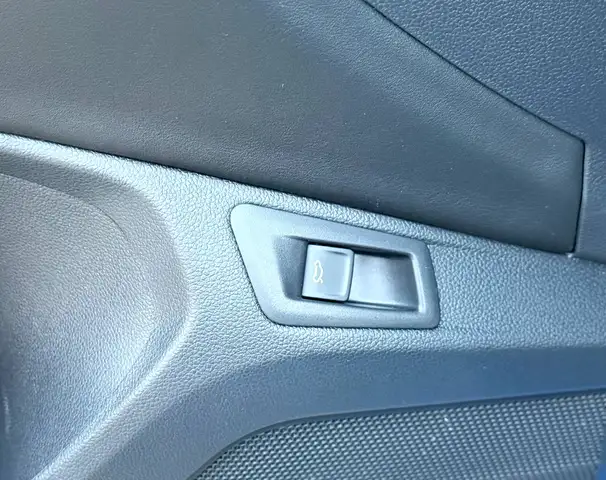 Volkswagen T-Roc view 13
