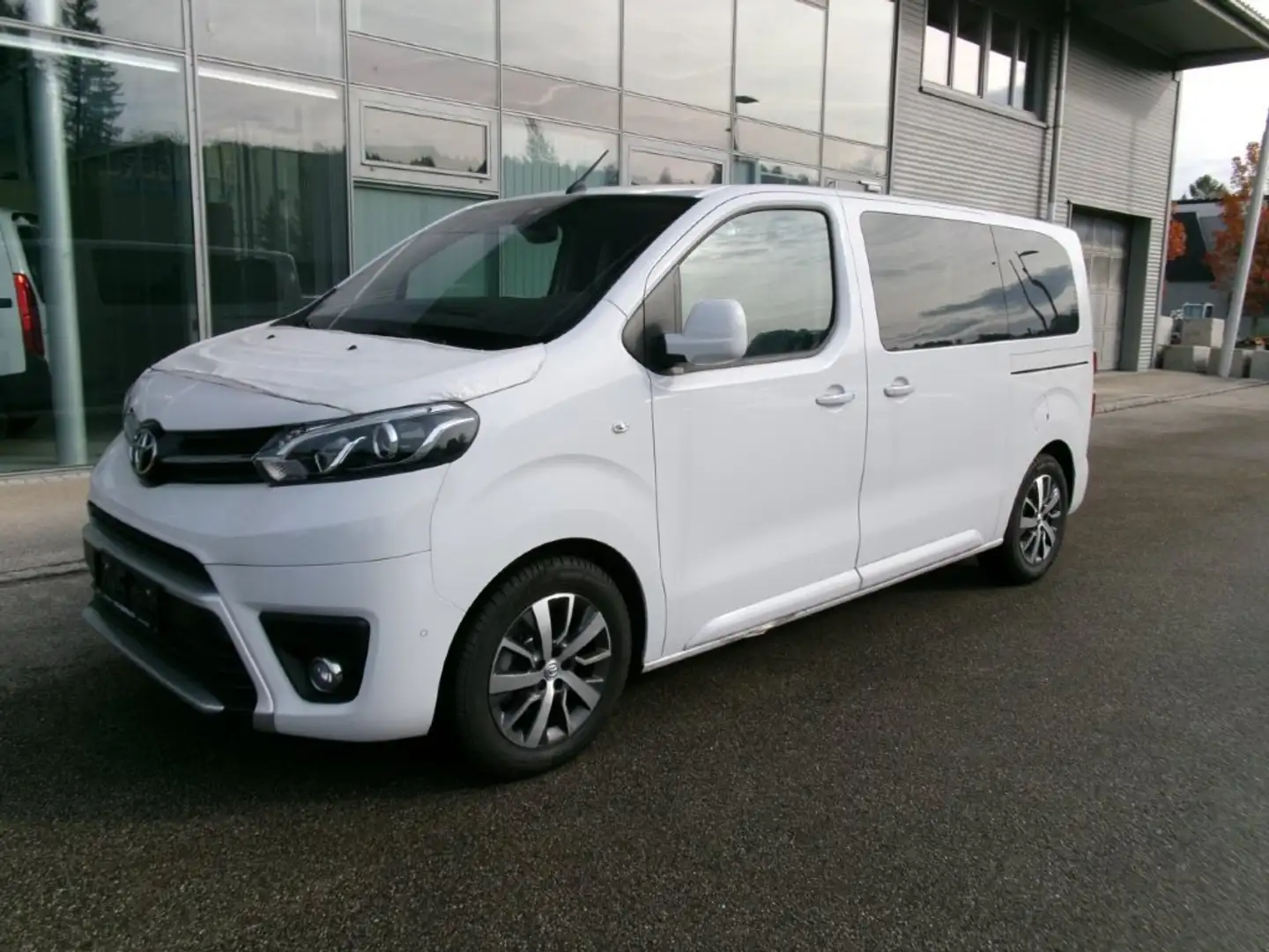 Toyota Proace Proace Verso 2,0 D-4D180 L1 Family+ Autom. 8szg Weiß - 1