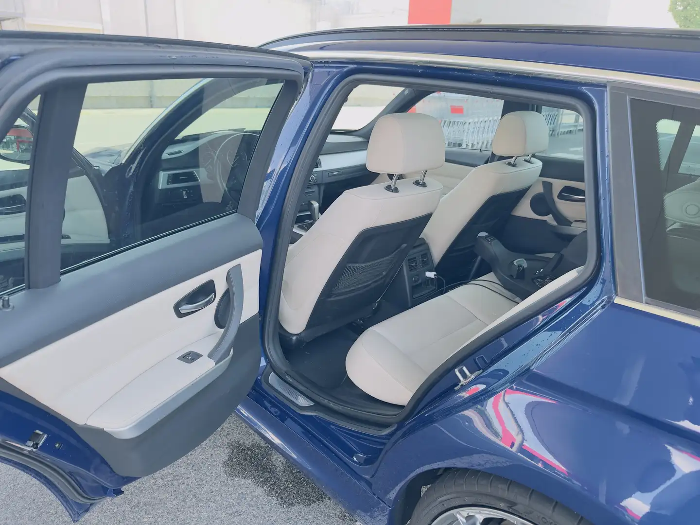 BMW 330 330d xDrive Touring Österreich-Paket Aut. - 2