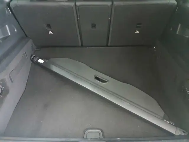 Mercedes-Benz GLB view 10