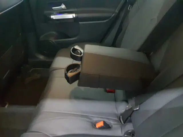 Mercedes-Benz GLB view 6
