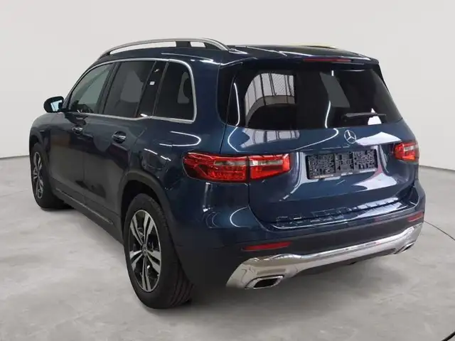 Mercedes-Benz GLB view 2