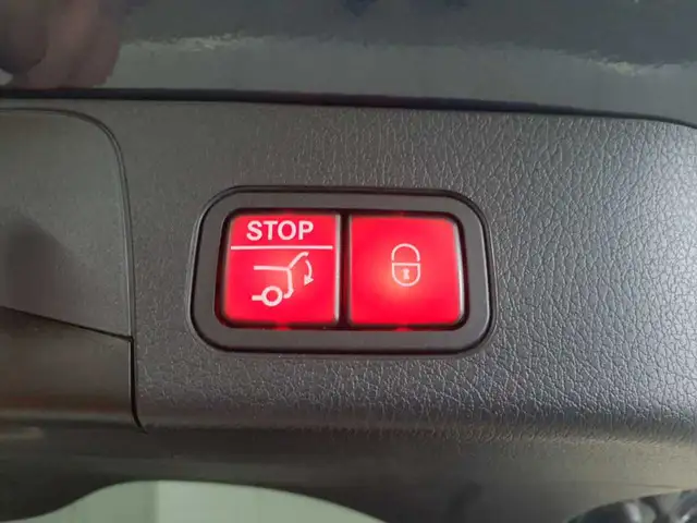 Mercedes-Benz GLB view 11