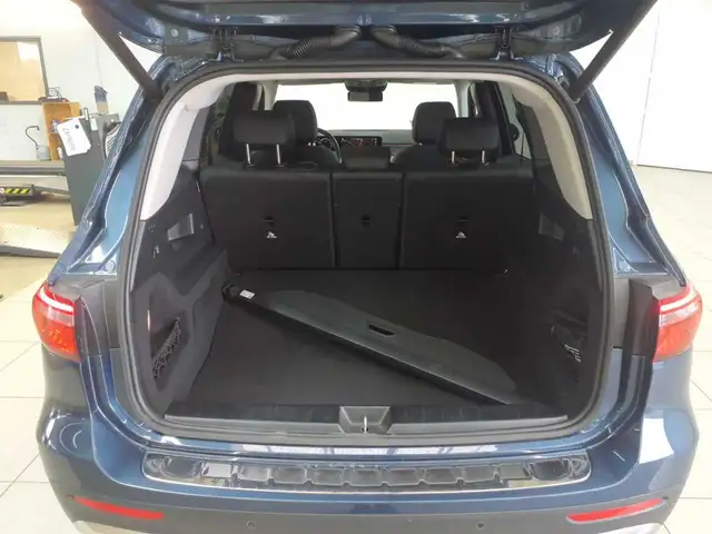 Mercedes-Benz GLB view 9