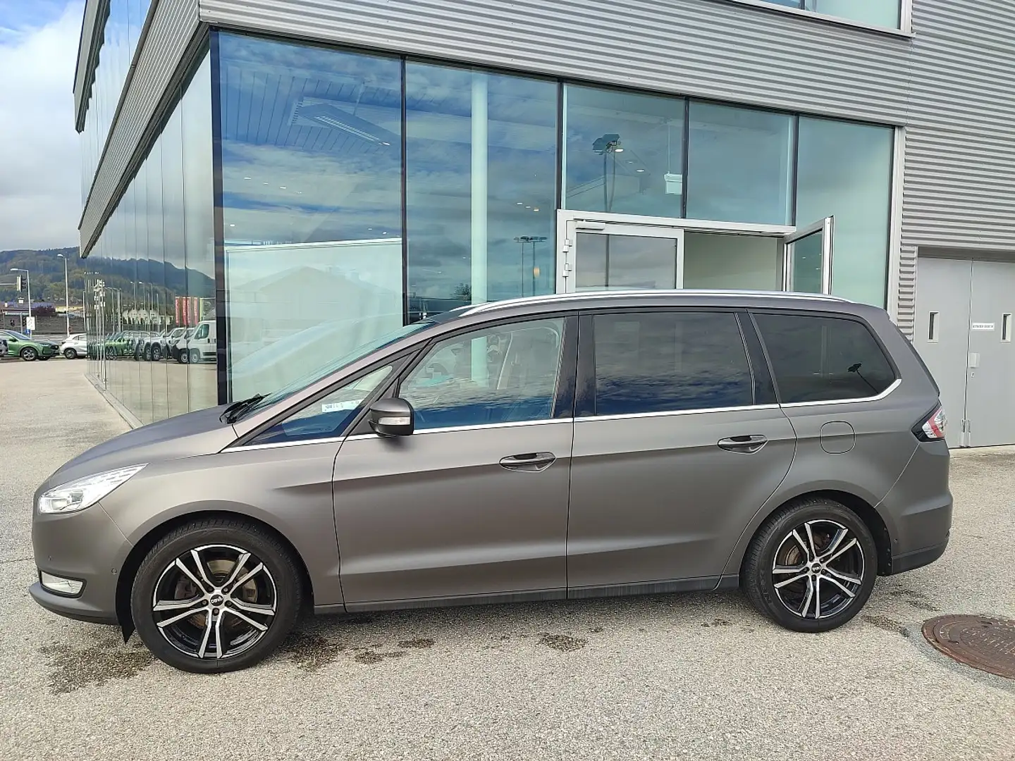 Ford Galaxy 2,0 TDCi Bi-Turbo Titanium Start/Stop Powershift Grau - 2