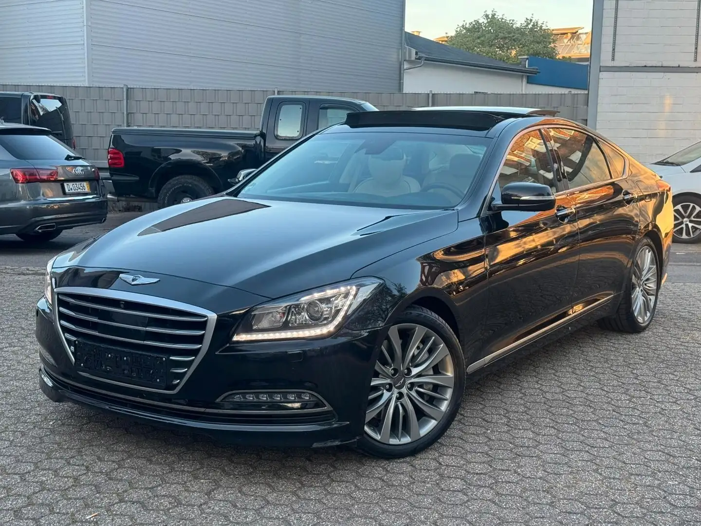 Hyundai Genesis 3.8 GDI VOLL Schwarz - 1
