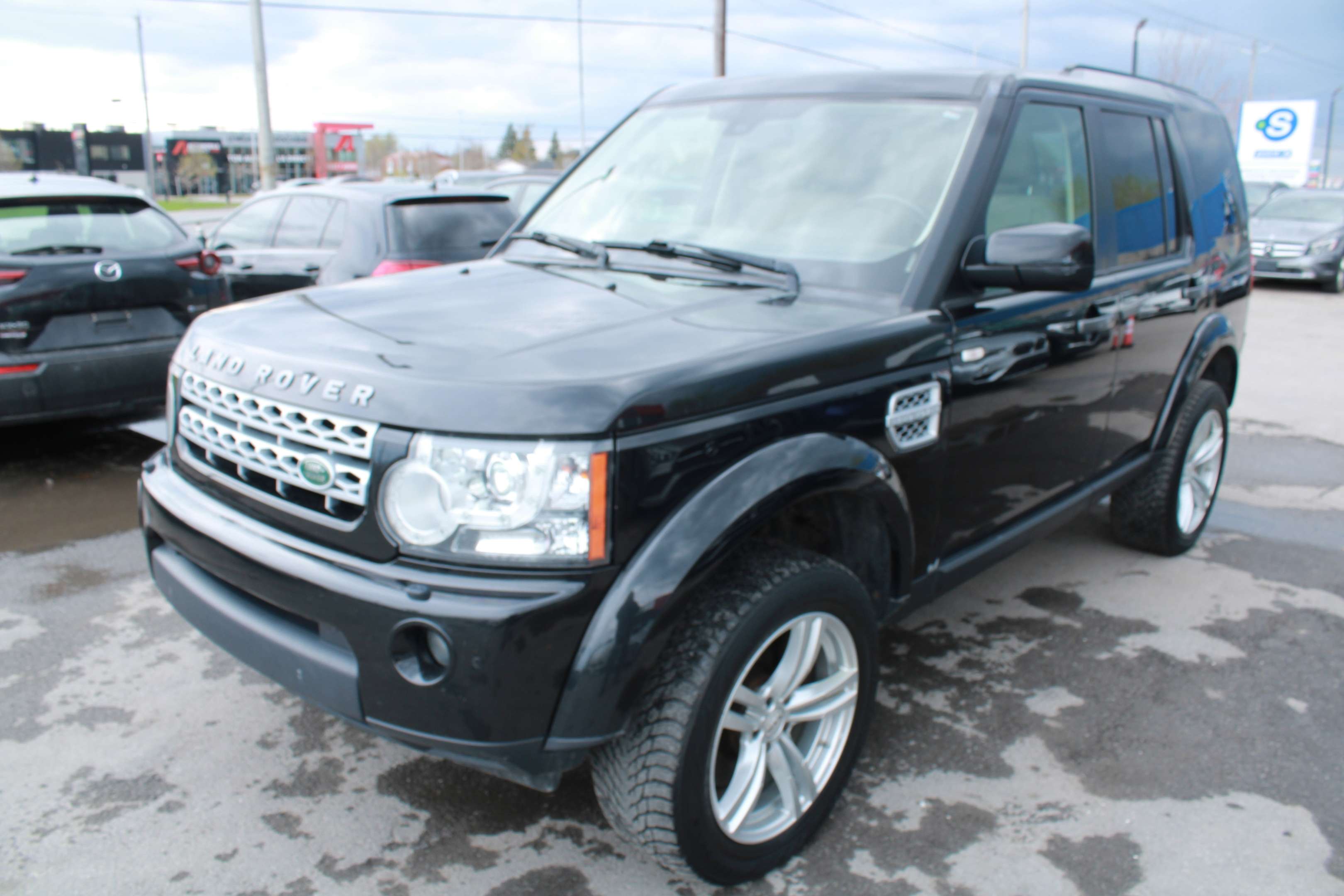 2013 Land Rover LR4 LUX - Image 2