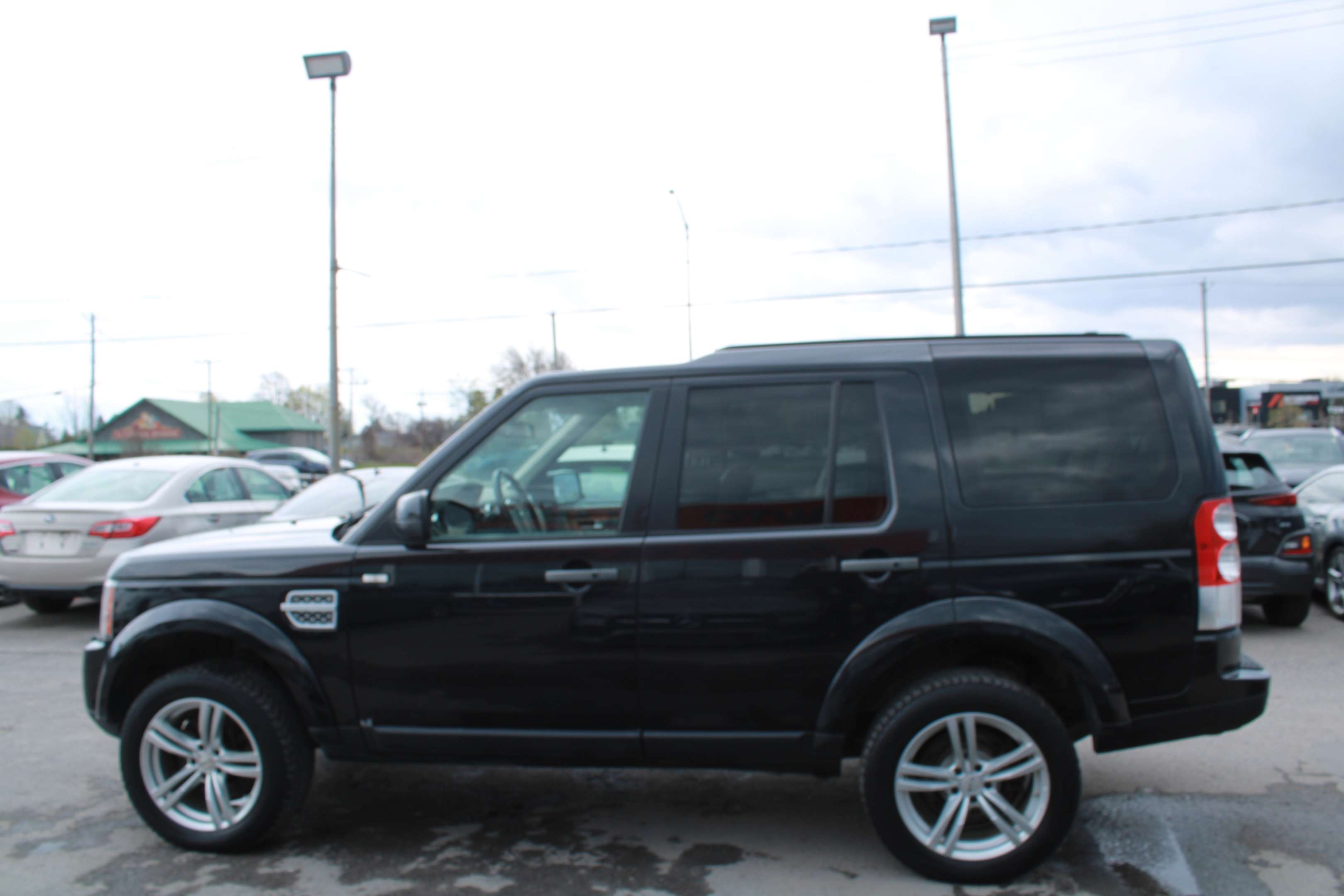 2013 Land Rover LR4 LUX - Image 3