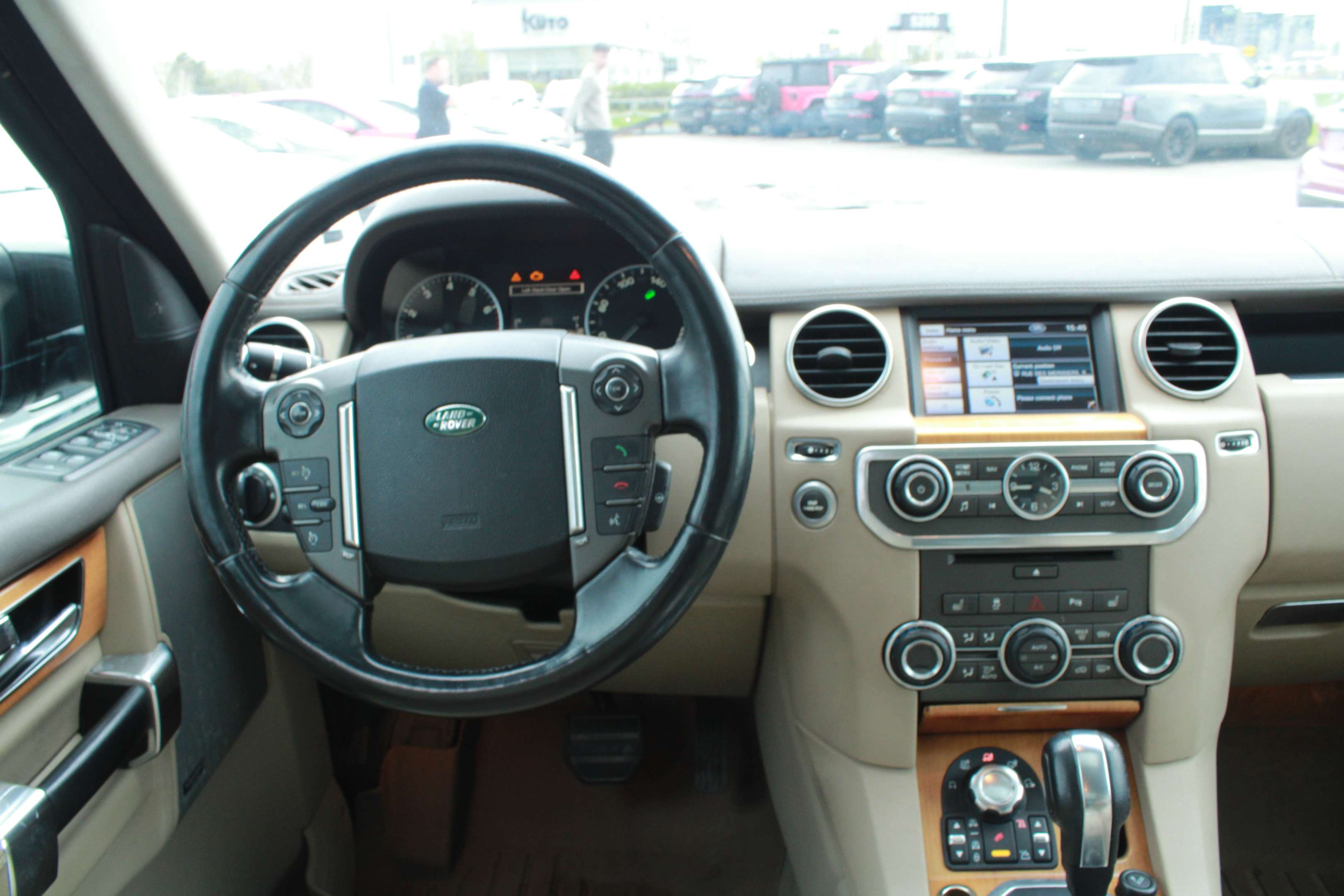 2013 Land Rover LR4 LUX - Image 15