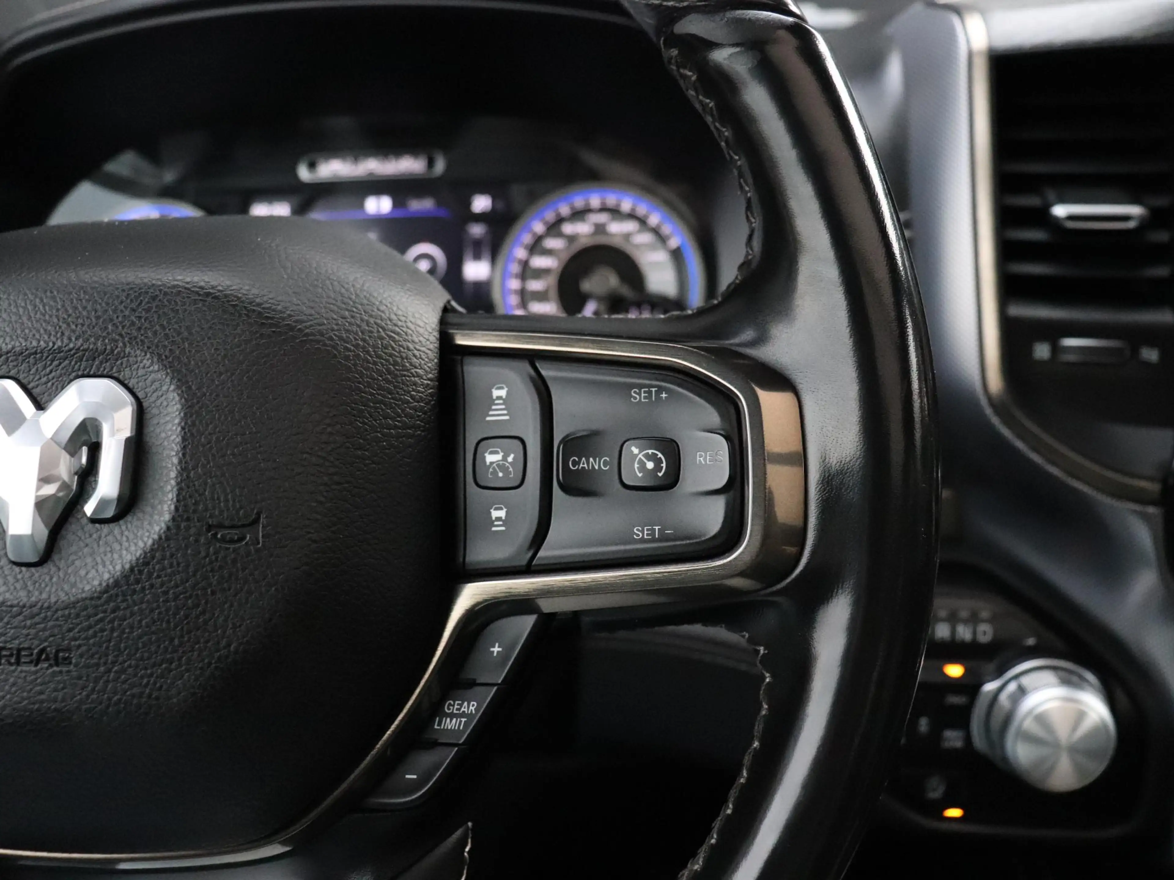 Dodge RAM 1500 5.7 V8 4x4 Crew Cab Limited | LEDER | MEMORY — photo 29
