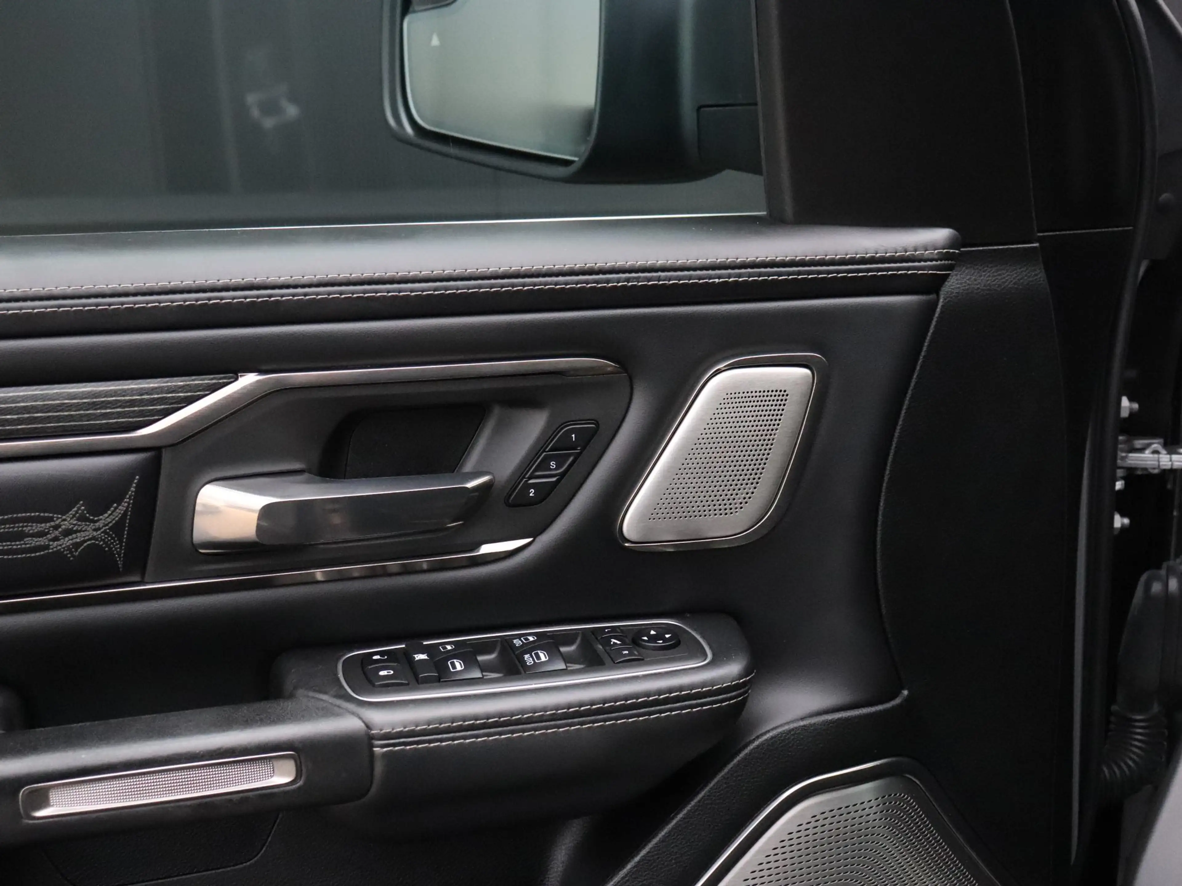 Dodge RAM 1500 5.7 V8 4x4 Crew Cab Limited | LEDER | MEMORY — photo 23