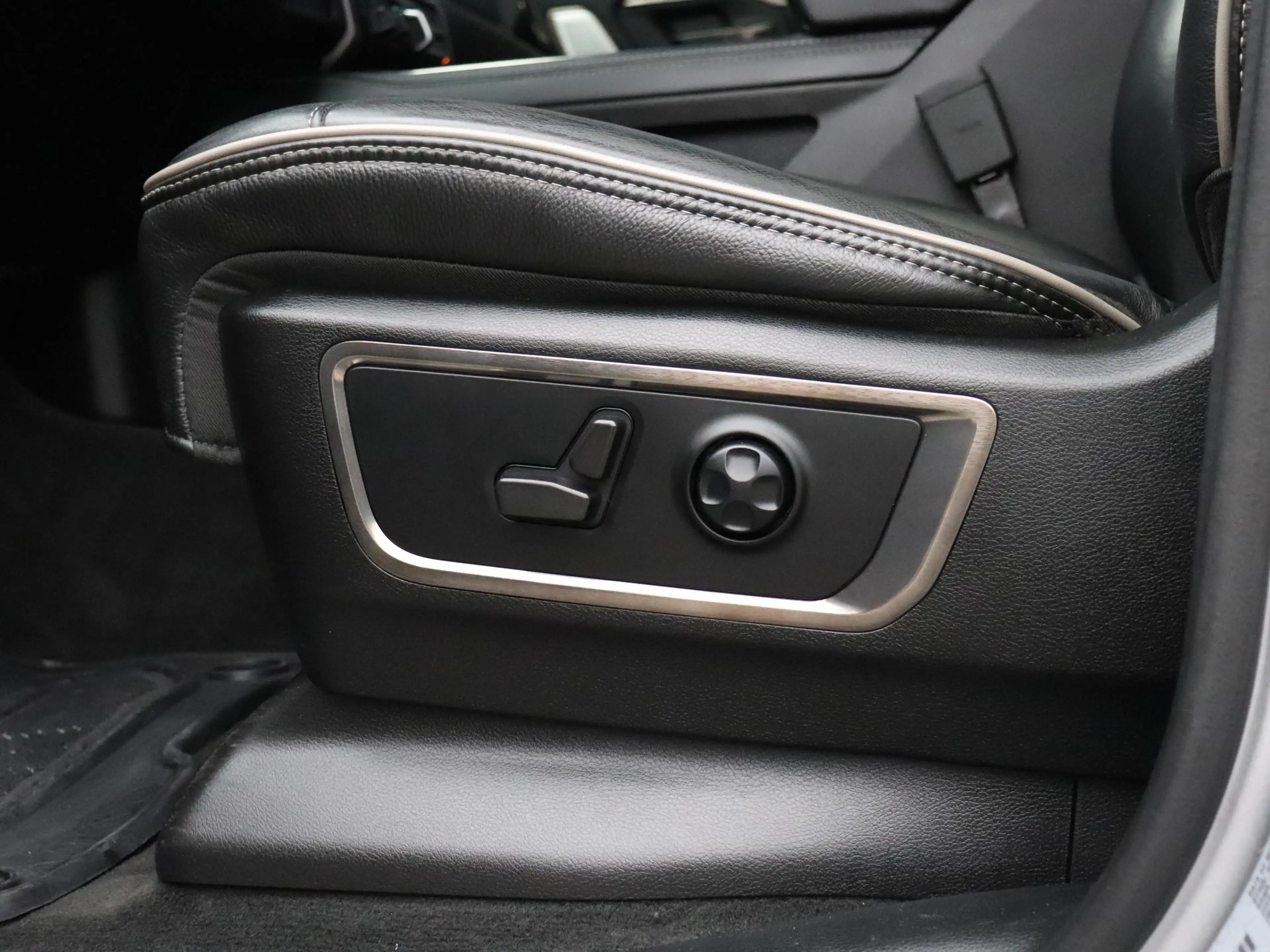 Dodge RAM 1500 5.7 V8 4x4 Crew Cab Limited | LEDER | MEMORY — photo 16