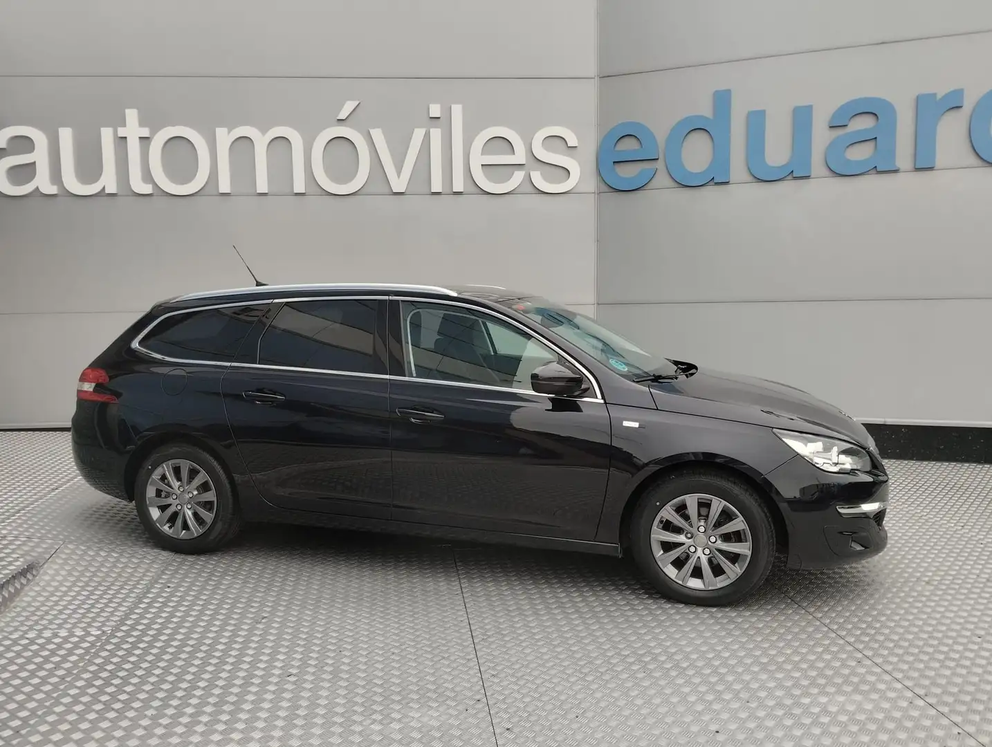 Peugeot 308 1.2 PureTech S&S Active 130 Schwarz - 1
