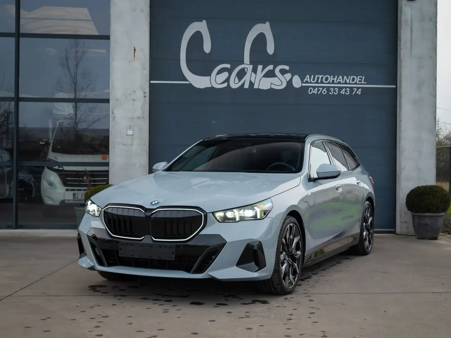 BMW i5 eDrive40 Touring M Sport | 22kW AC laden | 26%! Gris - 1