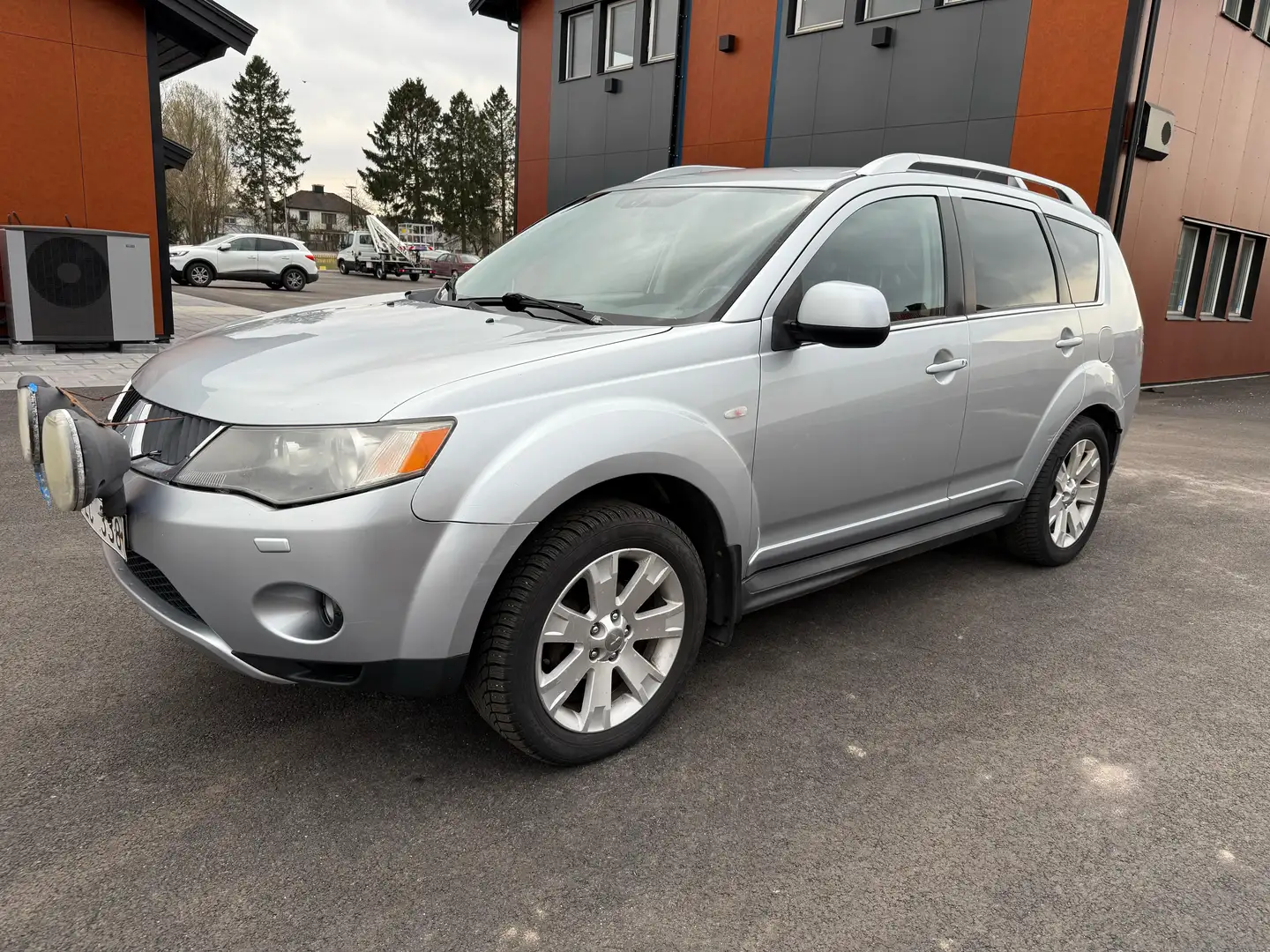 Mitsubishi Outlander Срібний - 1
