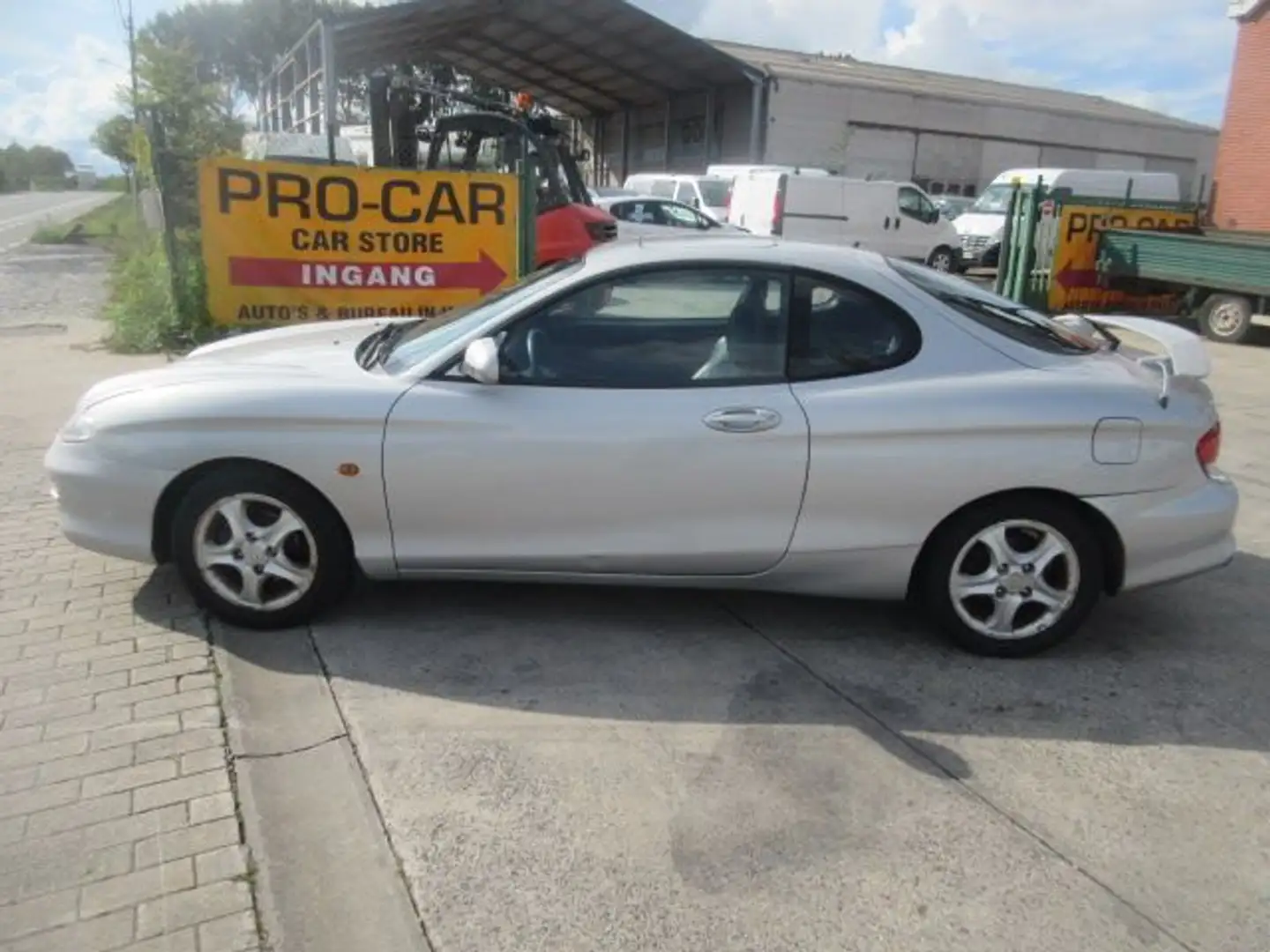Hyundai Coupe - 2