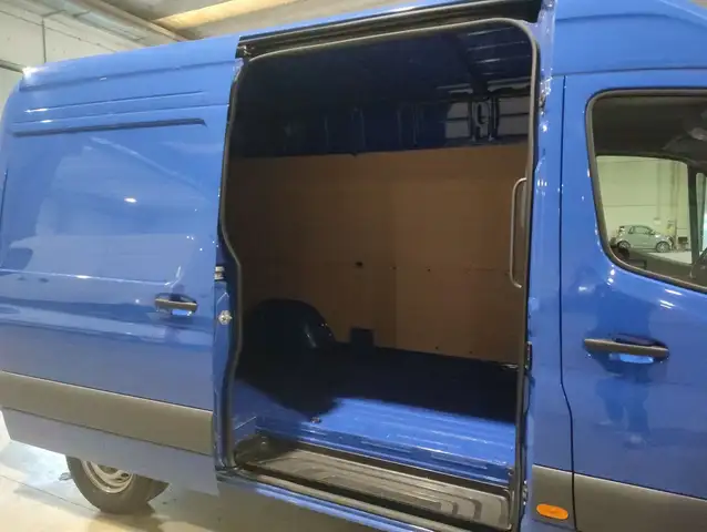 Mercedes-Benz Sprinter view 12