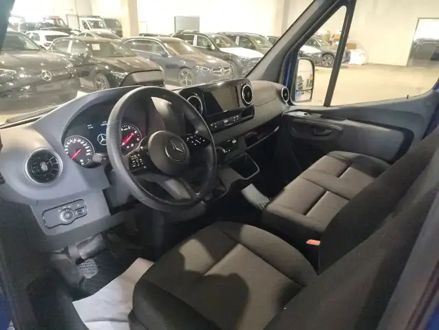 Mercedes-Benz Sprinter view 6