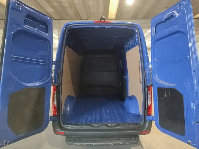 Mercedes-Benz Sprinter view 9