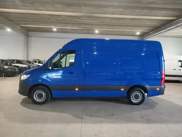 Mercedes-Benz Sprinter view 5
