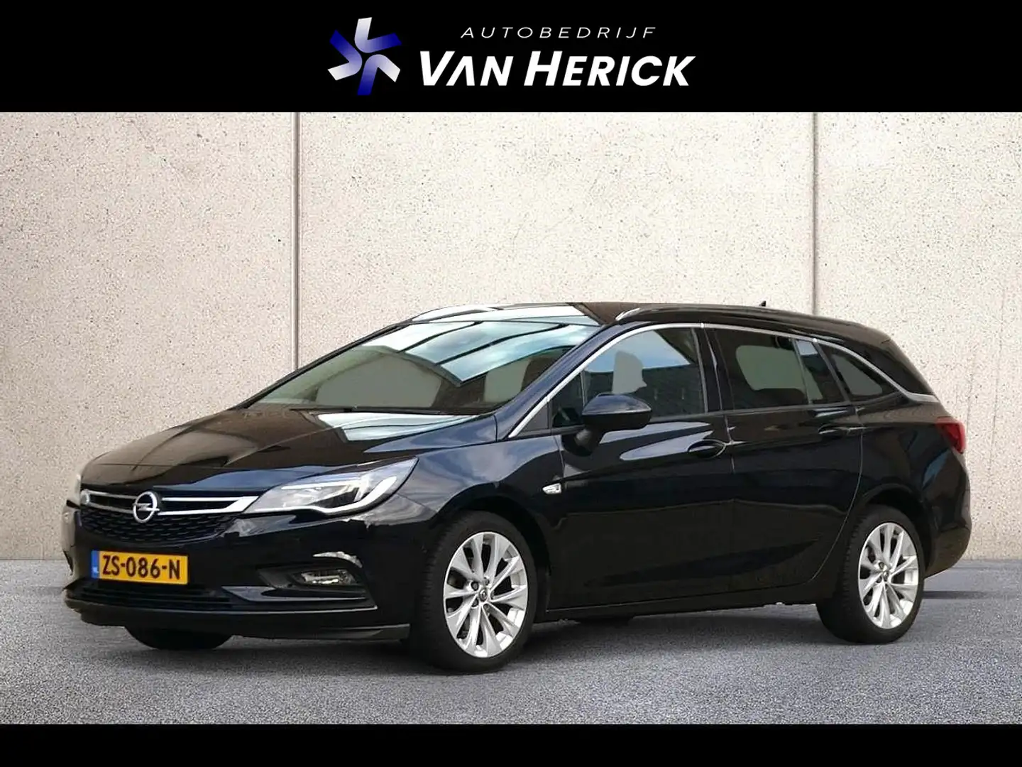 Opel Astra Sports Tourer 1.4 Turbo Innovation | LED | Complee Zwart - 1