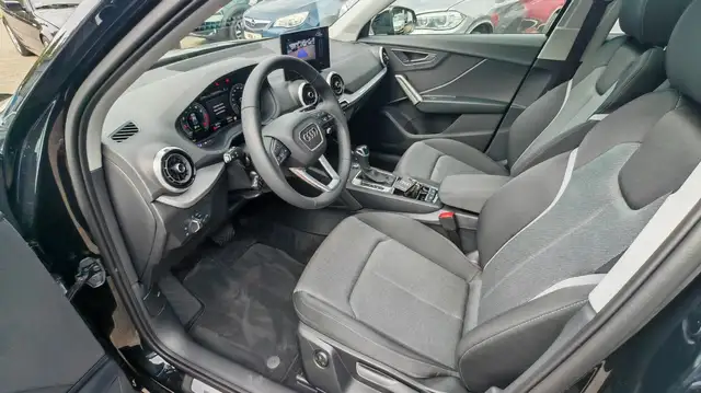 Audi Q2 view 13