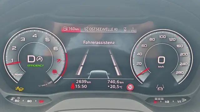 Audi Q2 view 6
