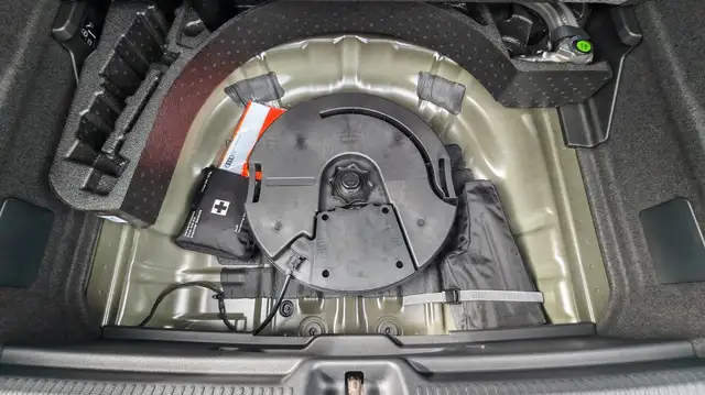 Audi Q2 view 8