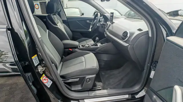 Audi Q2 view 11