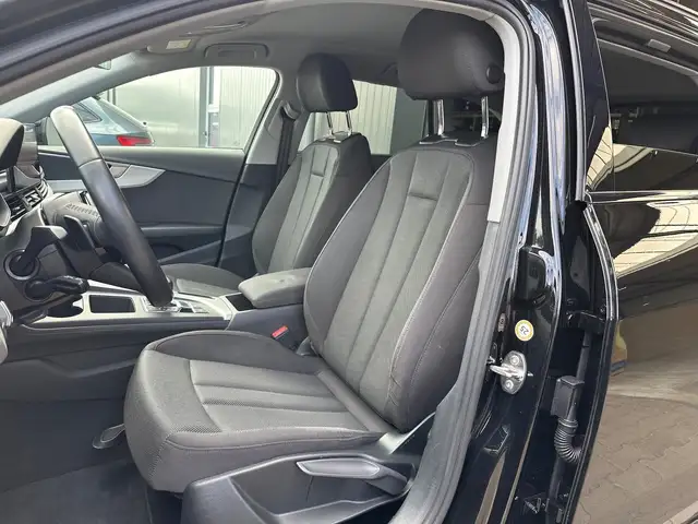 Audi A4 view 11